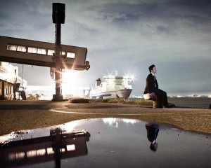© Stéphane Remael, in Les évaporés du Japon. « Sur ce quai de la baie de Tokyo, le frère de Tsuyoshi Miyamoto est monté sur un ferry pour ne jamais revenir. Le garçon a disparu le 3 mai 2002, à 24 ans. » 