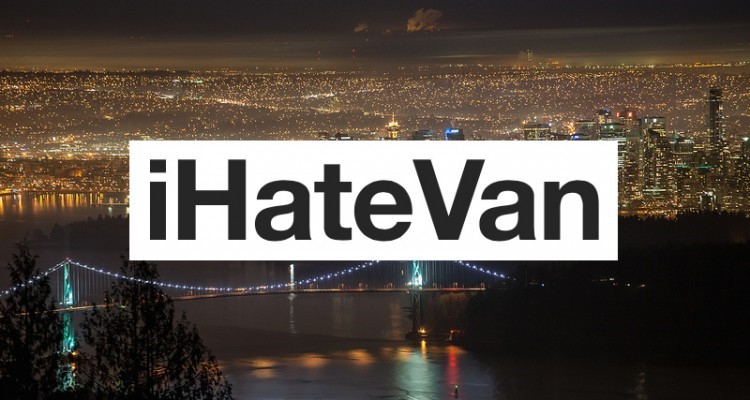 En avril dernier, le même sondage a fait la une de tous les canards locaux de Colombie Britannique : Vancouver avait été élue " Ville la plus malheureuse du Canada" selon une enquête menée par Statistics Canada évaluant le degré de satisfaction des canadiens par rapport à leurs vies. Cette métropole de la côte-ouest ne manque pourtant ni de charmes, ni d'attraits : proche à la fois de la mer et de la montagne, un climat doux toute l'année, un taux de violence très faible, un accès légal à de la marijuana de qualité... Alors pourquoi un tel marasme ? Qu'est-ce que les Vancouvérois ont de moins que leurs compatriotes de Québec ou de Trois-Rivières (en tête du classement) ? La vérité est que la déprime des Vancouverois n'est pas tant due à leur environnement qu'au changement de structure sociale de la métropole, et que cela nous concerne aussi. Après le stress et le burn-out, le mal du siècle à Vancouver s'avère être la solitude prégnante de ses habitants. La ville s'est massivement peuplée ces dernières années par des jeunes que beaucoup qualifieraient de hipsters ou encore de yuccies (pour prendre un terme plus récent). Au-delà du phénomène de mode, c'est un problème de répartition sociologique qui se joue : la hausse des loyers et des prix de l'immobilier font que les seuls pouvant encore se permettre de vivre en ville sont les plus aisés ou les célibataires et les couples d'actifs sans enfants. Les familles plus modestes et les seniors sont repoussés dans la banlieue. Le problème de ce manque de mixité est qu’elle est essentielle au lien social et au dynamisme de la vie de quartier : ce dont les Vancouverois manquent parfois cruellement. Dans les critiques qui sont faites sur Vancouver, revient le fait qu'il est très dur de s'y faire des amis et que les gens prennent peu le temps d'aller à la rencontre de leurs voisins ou de ceux qui partagent les transports en commun. Le manque de mélange entre communautés ethniques et culturelles est également souvent pointé du doigt et même si c'est un problème global en Amérique du Nord, ce n'est pas un facteur négligeable dans une ville ou près la moitié de la population est d'origine asiatique. Les restrictions contre l'alcool et le tapage nocturne en Colombie Britannique font aussi qu'il est plus compliqué de s'y rassembler et d'y faire la fête qu'à Montréal ou Toronto, ce qui n'est pas non plus propice aux rencontres. Il devient donc vite dur de s'intégrer dans la ville, surtout quand on est immigré, ce qui est le cas de beaucoup. Si on ajoute à ce triste constat le coût exorbitant de la vie dans cette ville, qui oblige à faire beaucoup d'heures de transport pour cumuler parfois deux ou trois jobs à la fois et à grappiller ses heures de sommeil dans les bus ou dans les salles d'attentes, on ne peut plus vraiment s'étonner que l'ambiance ne soit pas franchement à la bonne humeur générale.