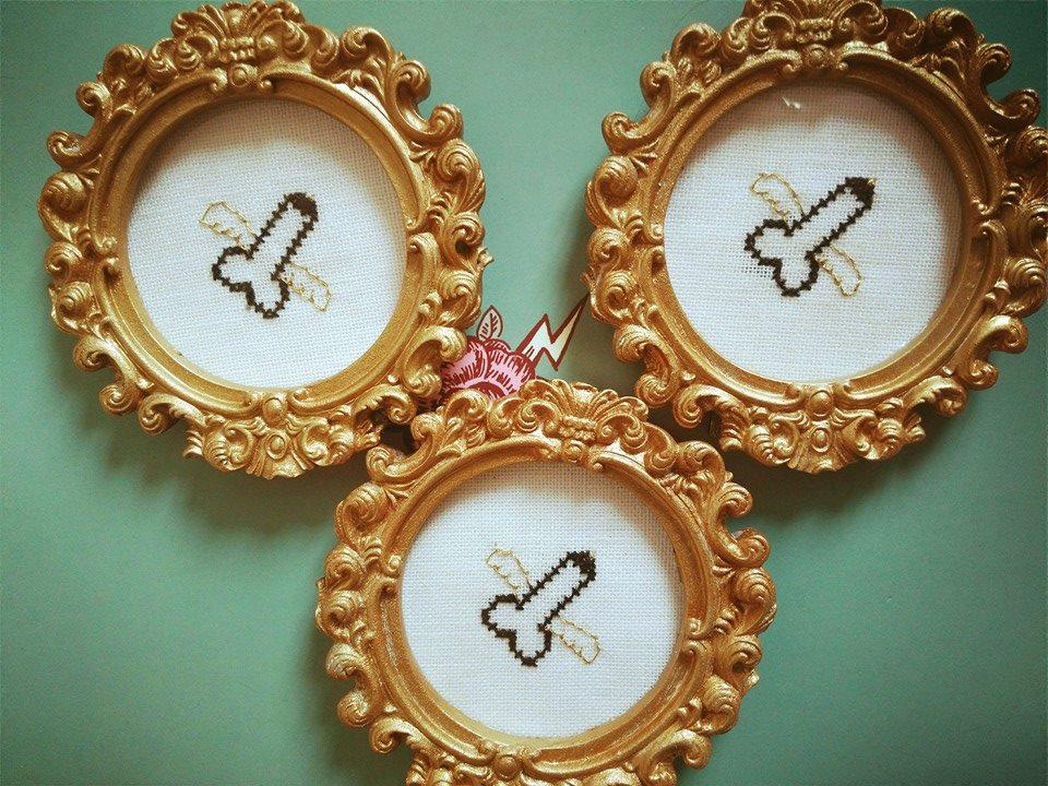 Manifesto XXI - Festival de la Zouz - Les broderies au point de croix de Cross Bitch