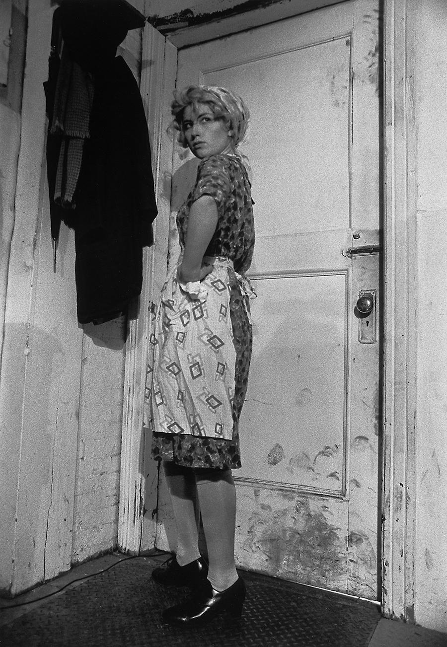 Cindy Sherman, Untitled Film Still #35, 1979, Tirage gélatino-argentique noir & blanc 40,3 x 31,4 cm. Courtesy of the artist and Metro Pictures, New York.