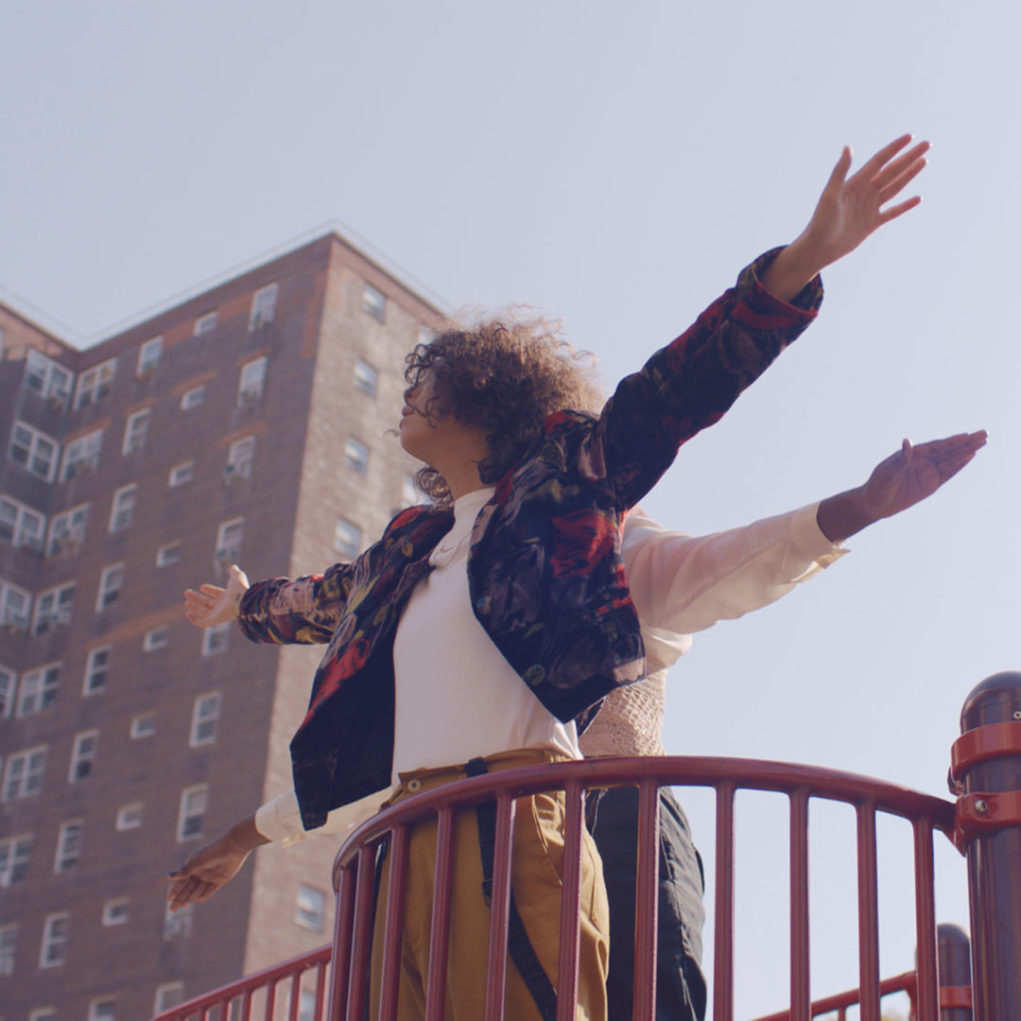 Clip "Auaati" de Léonie Pernet © Lesly Lynch