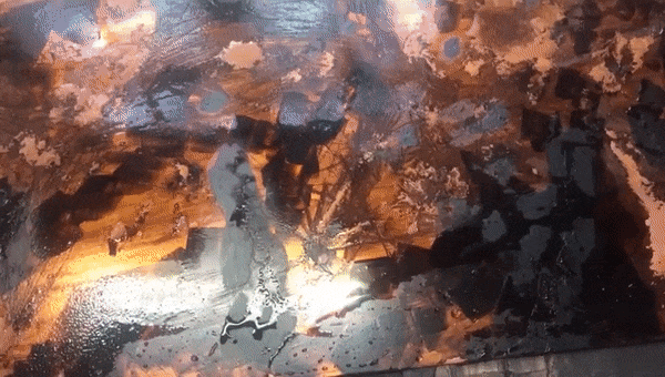 Capucine Vever, Lame de Fond, 2019. Vu du travail aux Ateliers Moret en collaboration avec Matthieu Perrament. Impressions taille douce sur papier Hahnemühle.