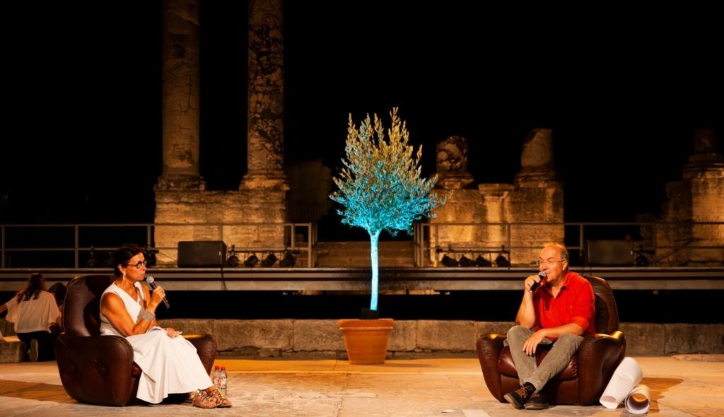 Vinciane Despret et Alain Damasio discutent sur scène au festival Agir pour le vivant